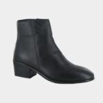 Naot Goodie 17497 Chelsea boots in black leather with elastic side panels and rounded toe, stylish and comfortable for everyday wear.