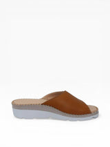 La Plume Agua Comfort slide sandal with cushioned straps and rubber sole, ideal for casual wear and beach outings.