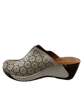 V Italia 13320 Bianco Wedge Mule