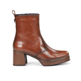 Fluchos Dorking D9157 women's platform boots in light beige leather with chunky soles and stylish design.