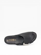 La Plume Agua Comfort Slide Sandal with cushioned straps and slip-on design, shown on a neutral background.
