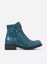 Wolky Center 2628 water-resistant lace-up boot, black leather with a rugged sole, designed for durability and style.