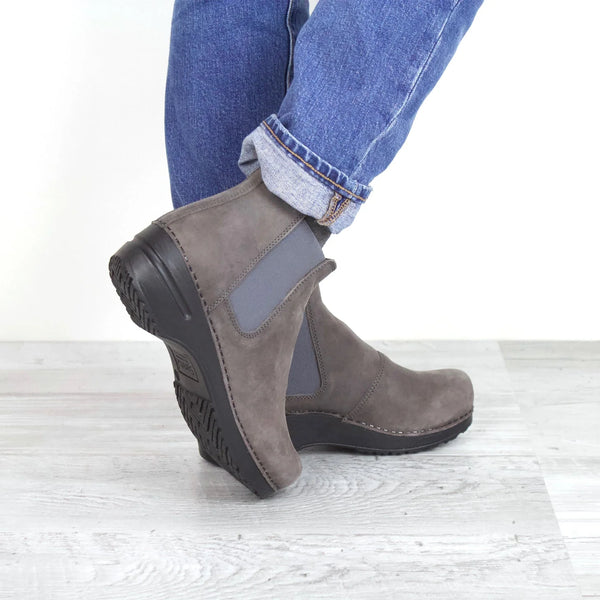 Maguba 2025 clog boots